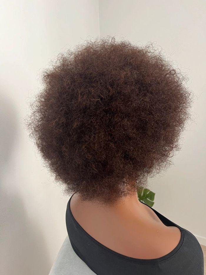 Perruque afro brune /châtain doux - photo numéro 10