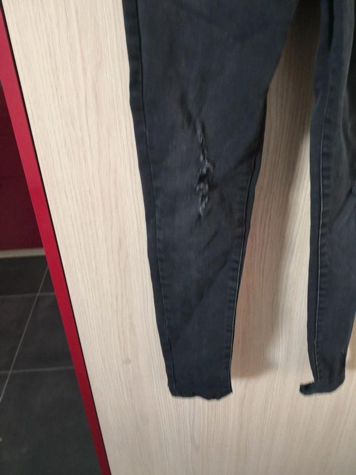 Jeans noir à trous, taille 12/13 ans - photo numéro 2