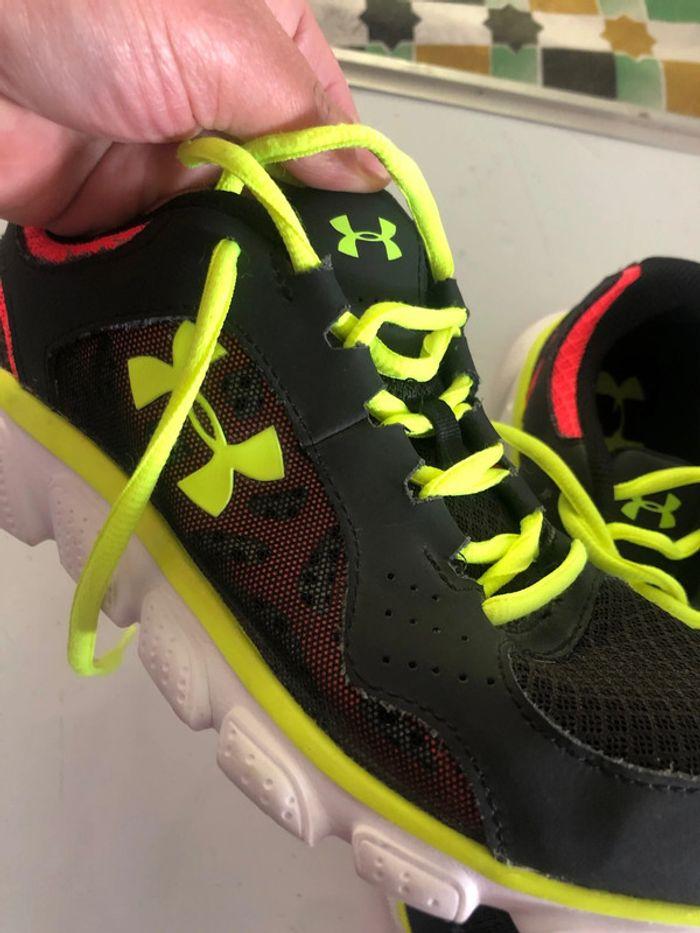 Baskets Under Armour . Neuf. Taille 37,5 - photo numéro 2