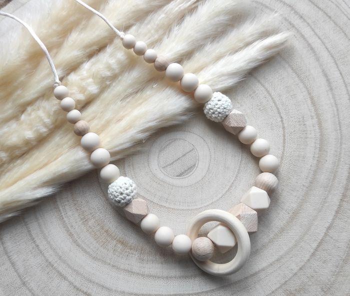 Collier d'allaitement bois et silicone beige avec anneau