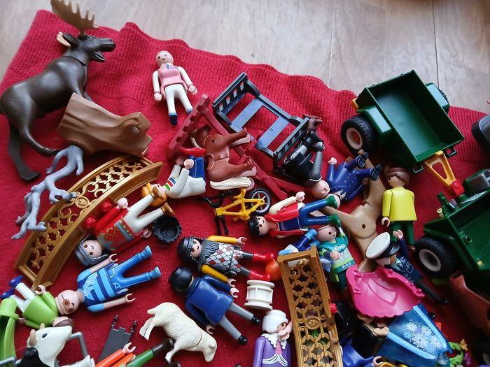 Playmobil,  lot figurines, accessoires, véhicules - photo numéro 3