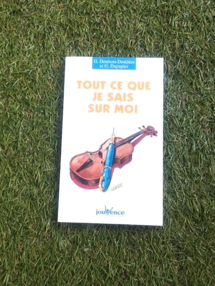 Livre tout ce que je sais sur moi neuf