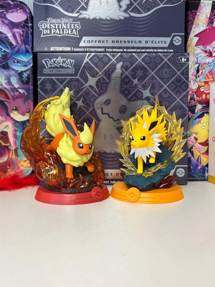 🔥 [PRO] Magnifique Duo de figurines Pyroli et Voltali Pokémon  neuve - boutique pro - Funism - photo numéro 7