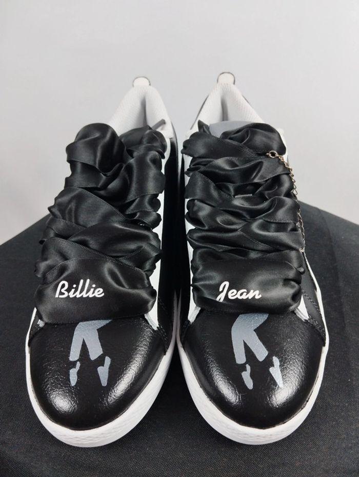 Baskets customisées Puma Smash Wns v2 L – Billie Jean - photo numéro 2