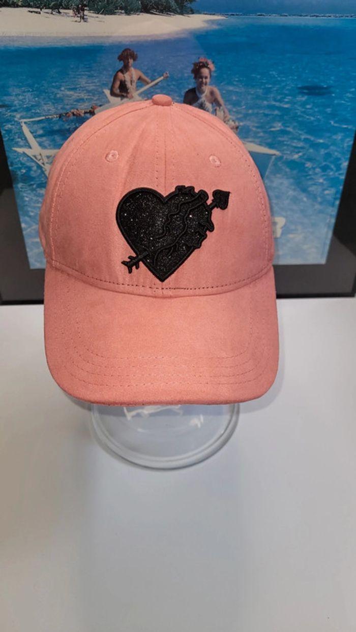 Casquette coeur piqué rose black heart taille unique en excellent état - photo numéro 6