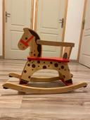 Cheval en bois a bascule