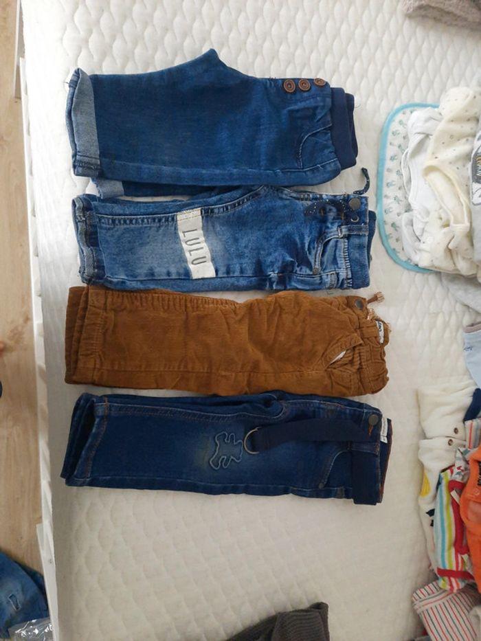 Lot pantalon divers 12 mois - photo numéro 1