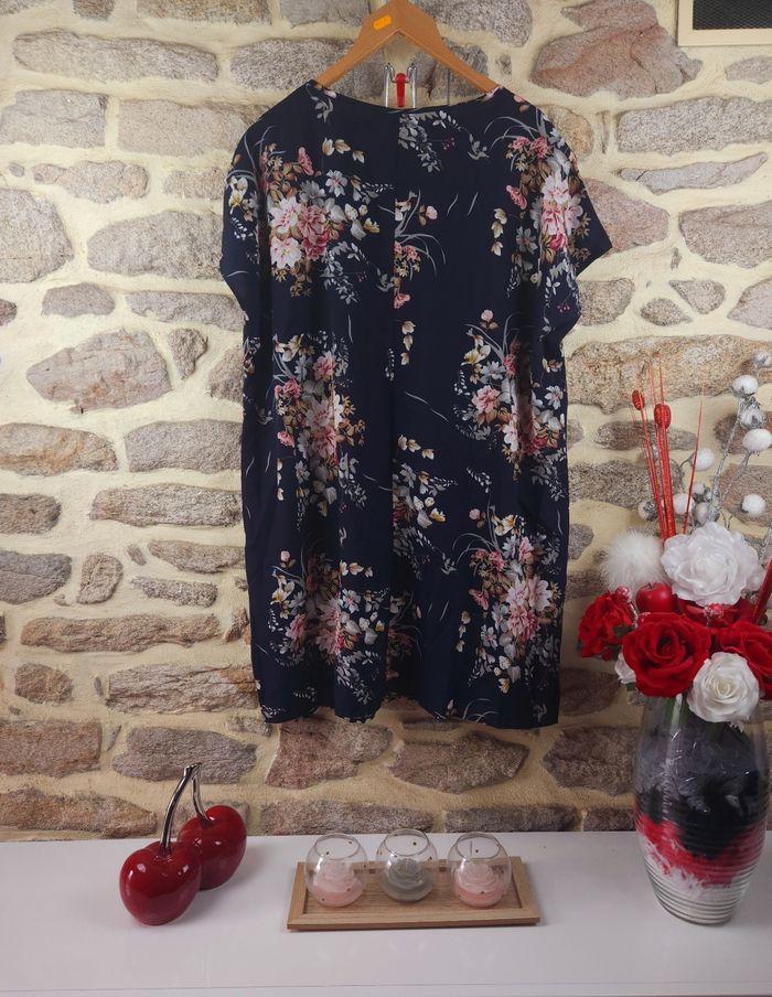 Robe encolure V multicolore Femme taille 52 marque Boohoo 🍓 - photo numéro 3