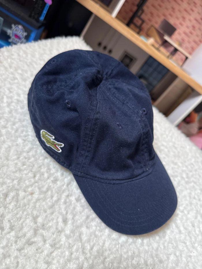 Casquette Lacoste 2/5 ans très bon état - photo numéro 1