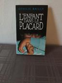 l'enfant dans le placard