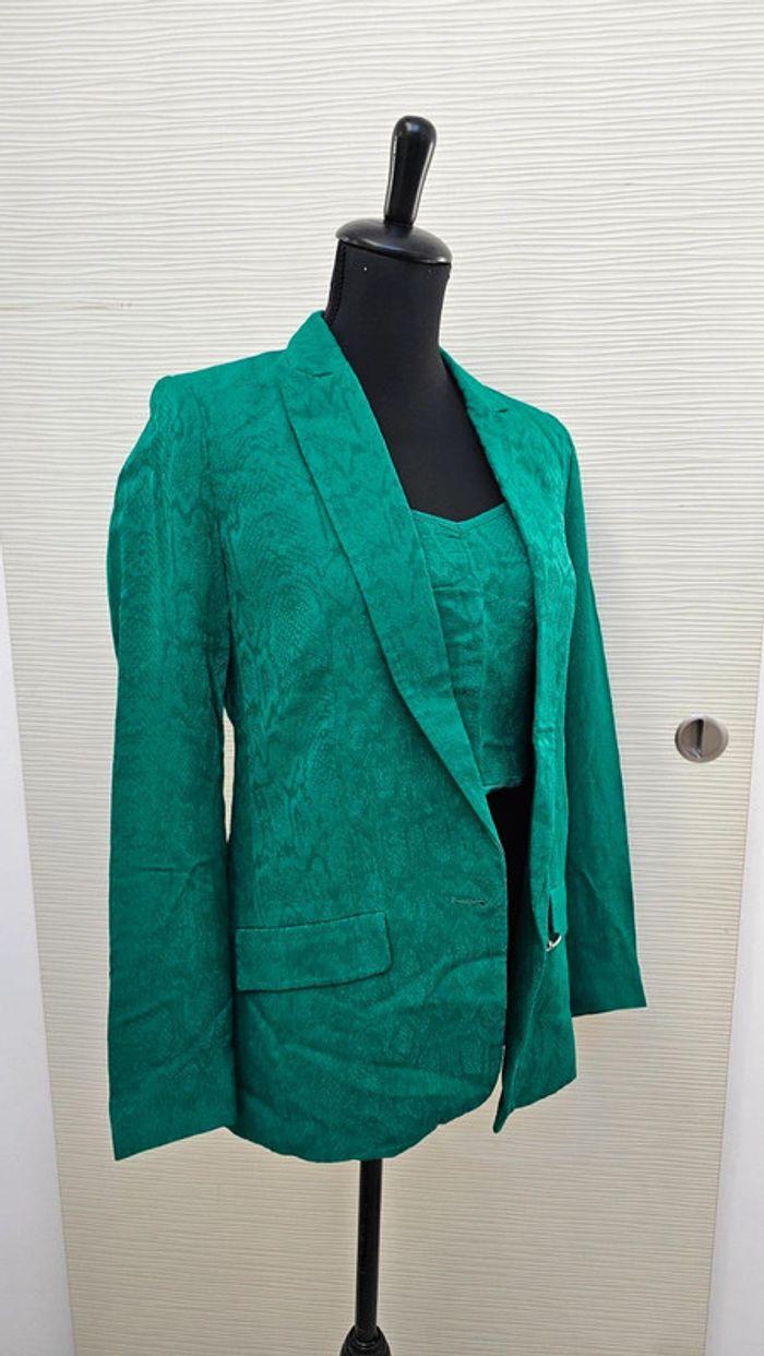 Ensemble blazer veste crop top verts Morgan Iris Mittenaere - photo numéro 3