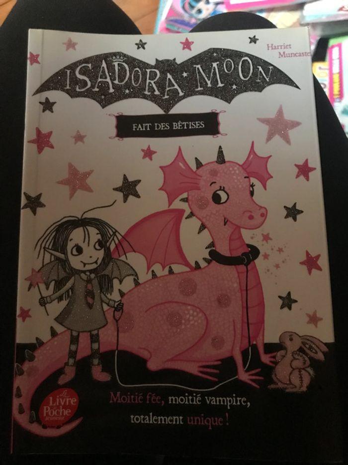 Isadora Moon fait des bêtises - photo numéro 1