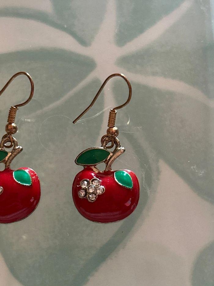 belles boucles d’oreilles pendantes pomme rouge chic, jamais porté, Yesstyle - photo numéro 3