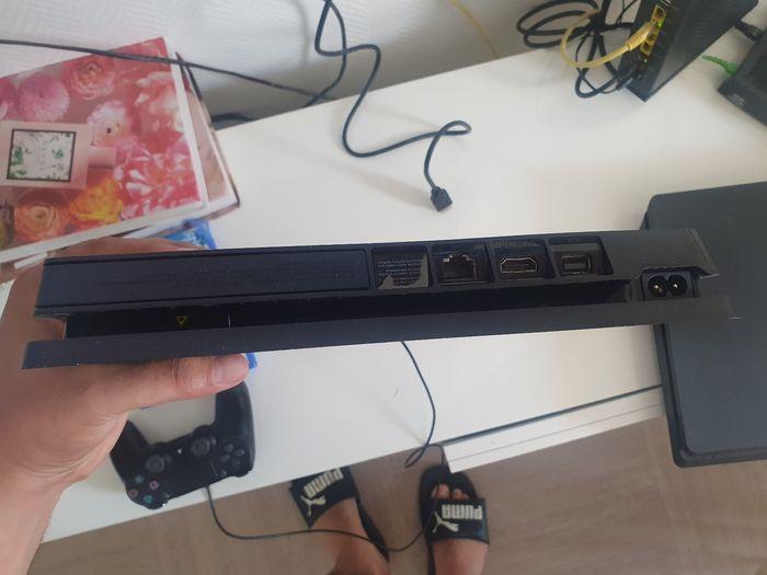 Playstation 4 slim - photo numéro 3