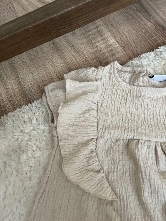 Robe beige Zara, 5 ans, 110 cm 🤍 - photo numéro 2