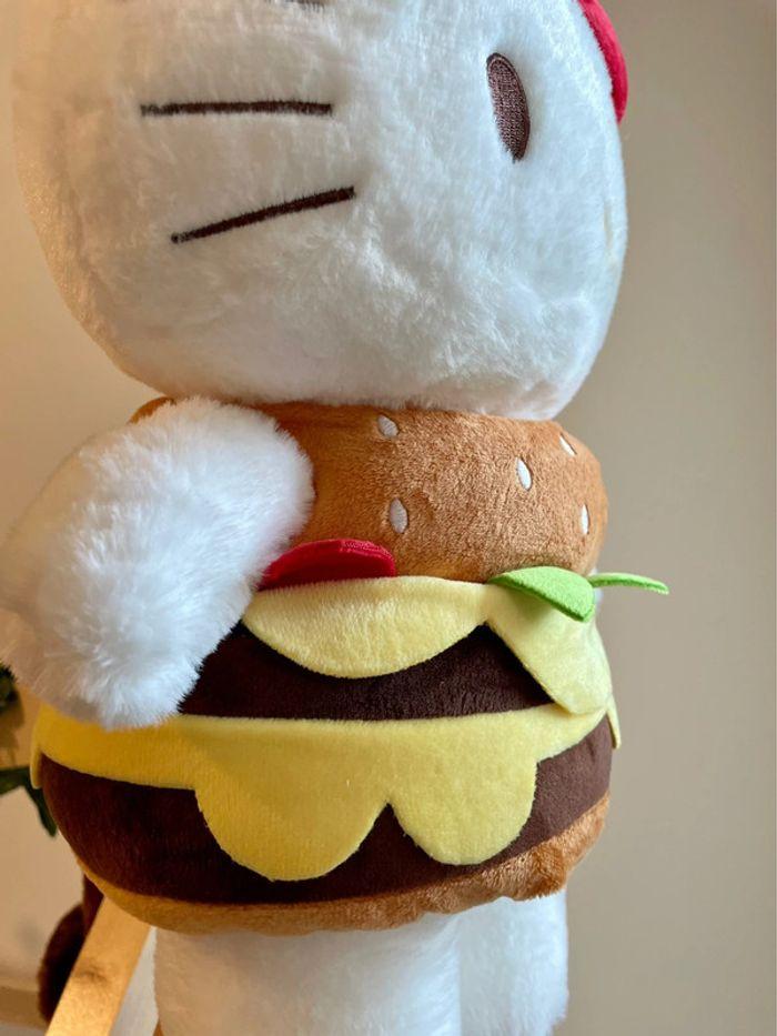 Peluche Hello Kitty déguisement Hamburger 🍔 - photo numéro 7