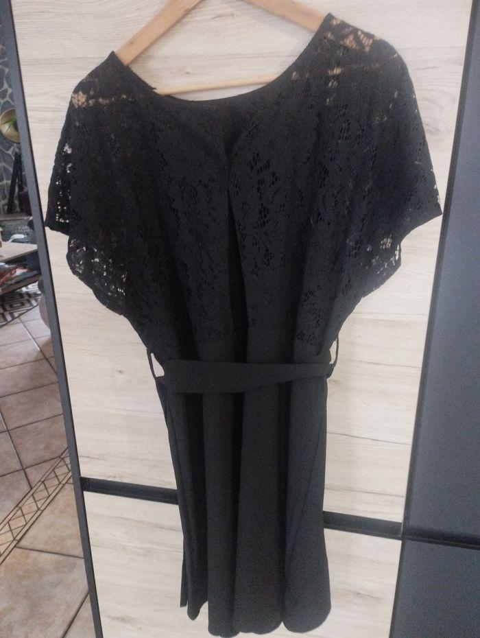 Robe noire manches courtes en dentelle avec ceinture. Taille 42 neuve - photo numéro 4