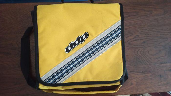 Vends sac bandoulière  vintage DDP jaune - photo numéro 1