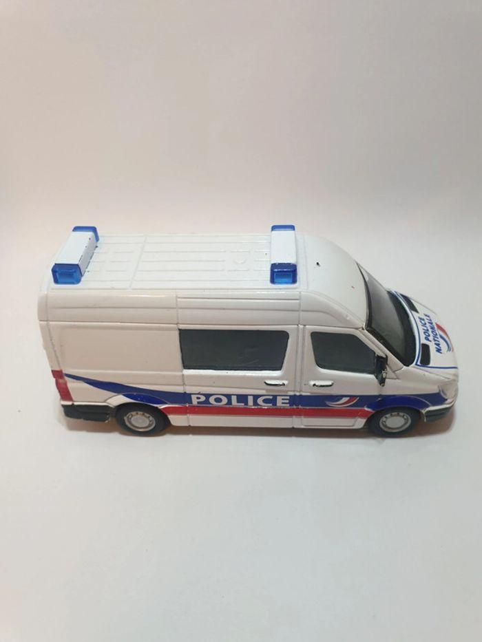 Burago Mercedes-Benz Sprinter Police Nationale 1/48 - photo numéro 6