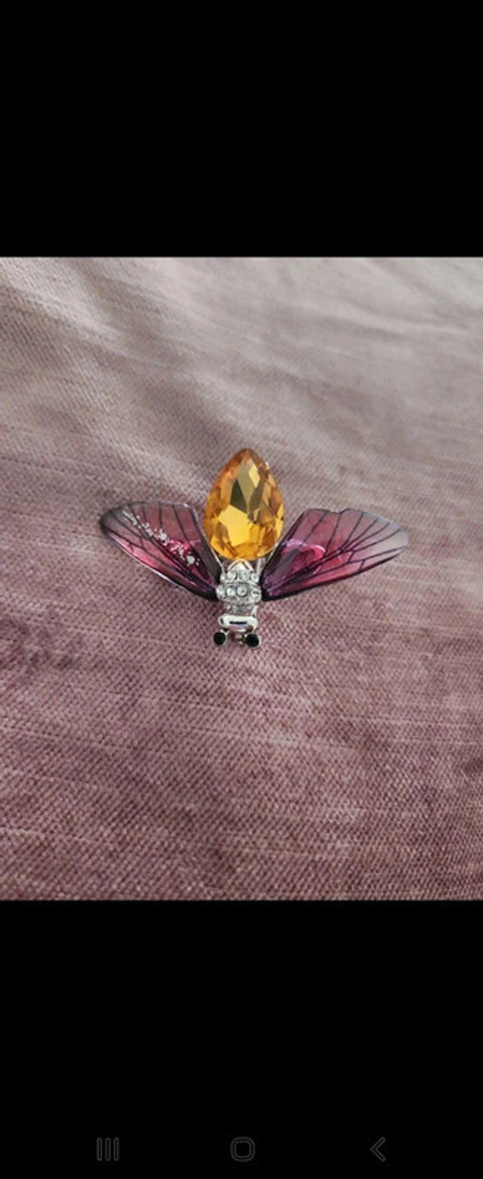 Broche argentée Abeille - photo numéro 1