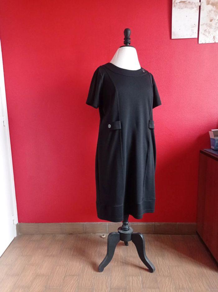 Robe  noire Damart taille 42 - photo numéro 1