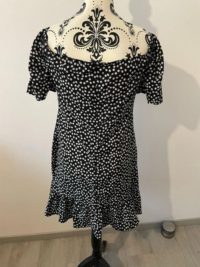 Robe à manches courtes noir à fleurs blanc épaule élastique SHEIN taille 40 - photo numéro 4