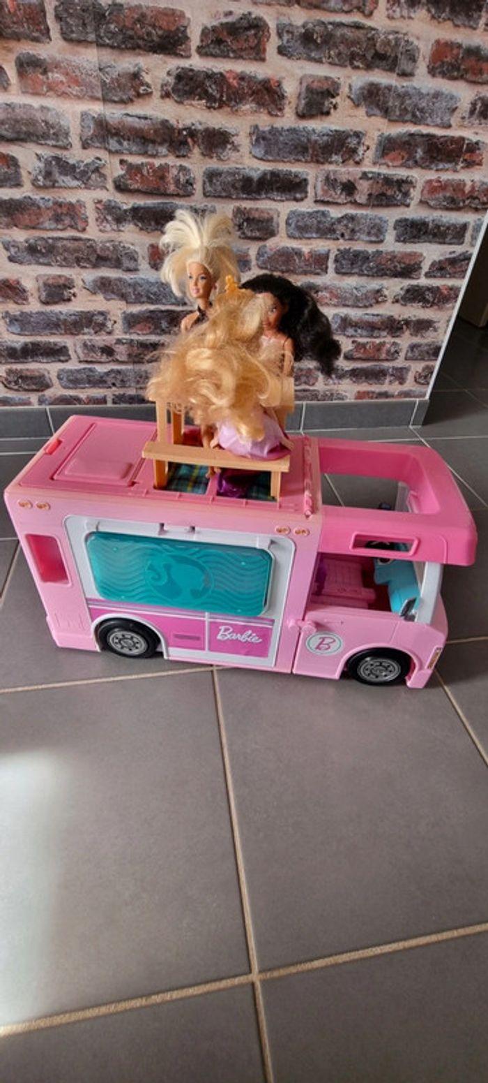 Camping car barbie +3 poupées - photo numéro 7