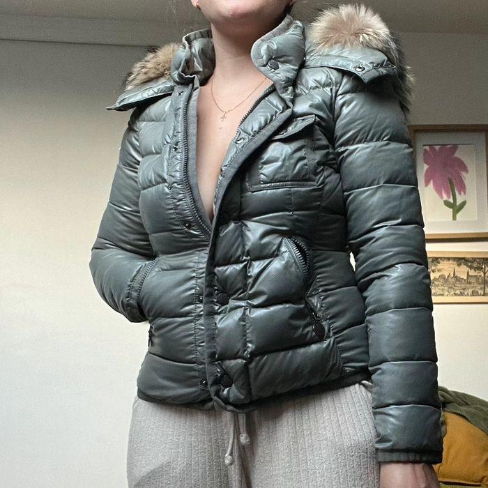 Doudoune à capuche Moncler en duvet gris taille XS cintrée chaude - photo numéro 18