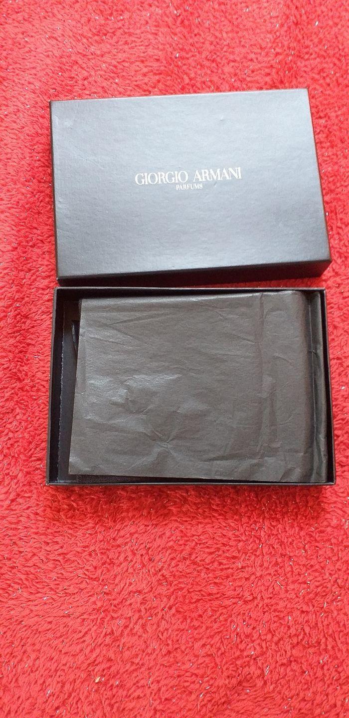 Coffret écharpe Giorgio Armani neuf - photo numéro 2