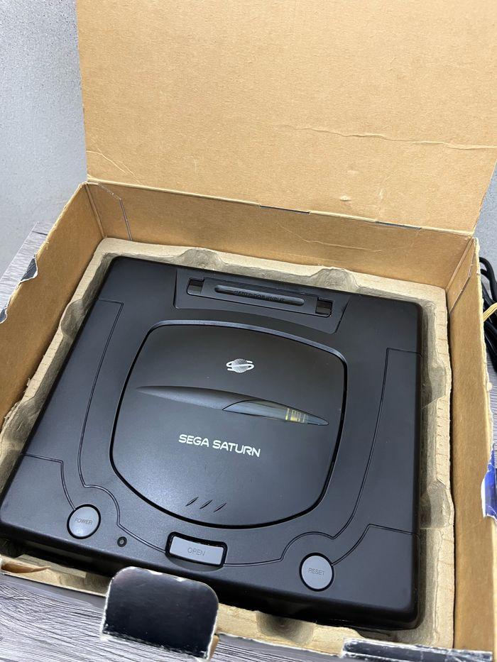 Sega saturn en boîte - photo numéro 4