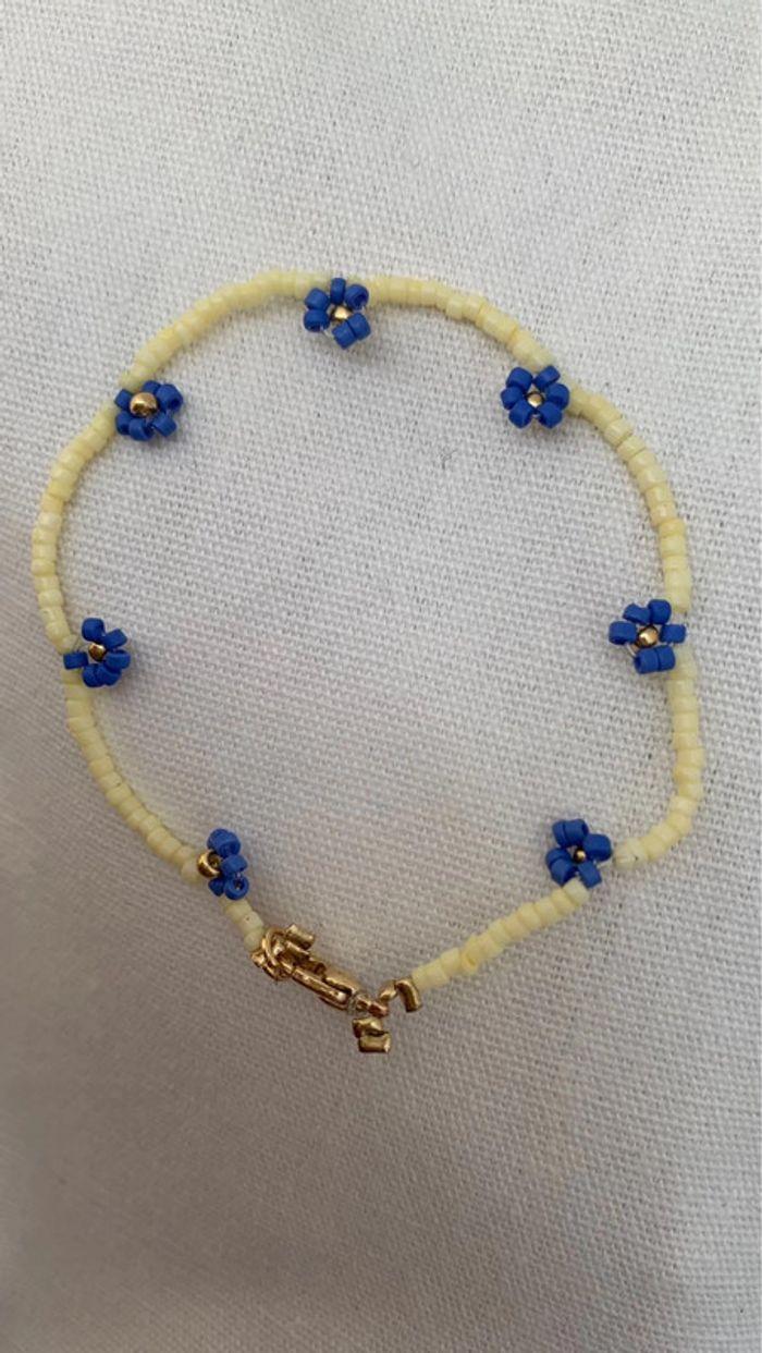 Bracelet de perles et fleurs - photo numéro 2