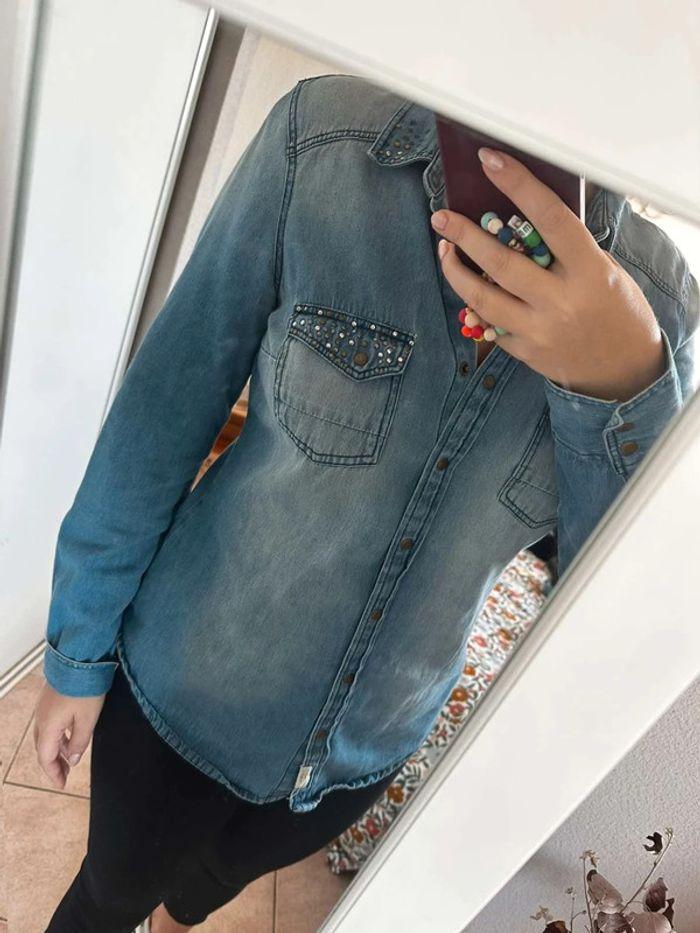 Chemise en jean  détail  sur  poche  avant taille  s/m - photo numéro 1