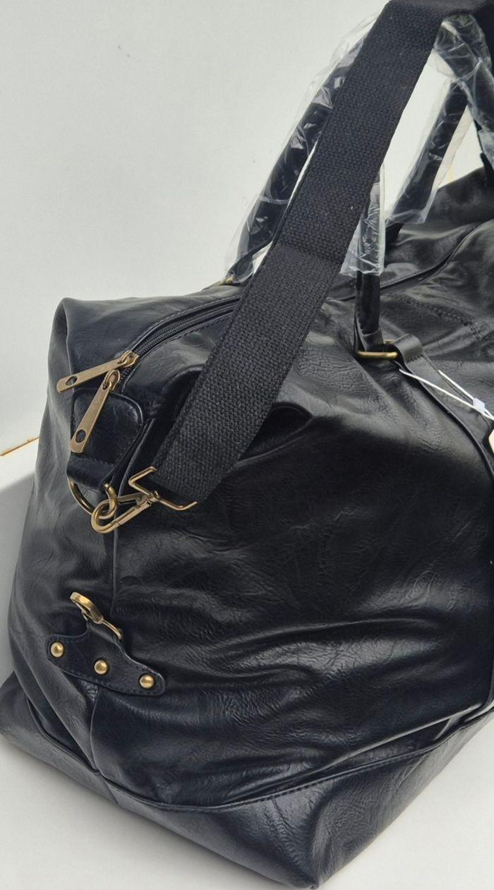 Neuf avec ticket,  grand sac de voyage en cuir pu lisse très bonne qualité moderne - photo numéro 5