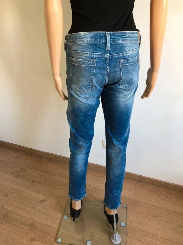 Jean skinny ultra low neuf Guess taille US 31 (valeur 105€) - photo numéro 4