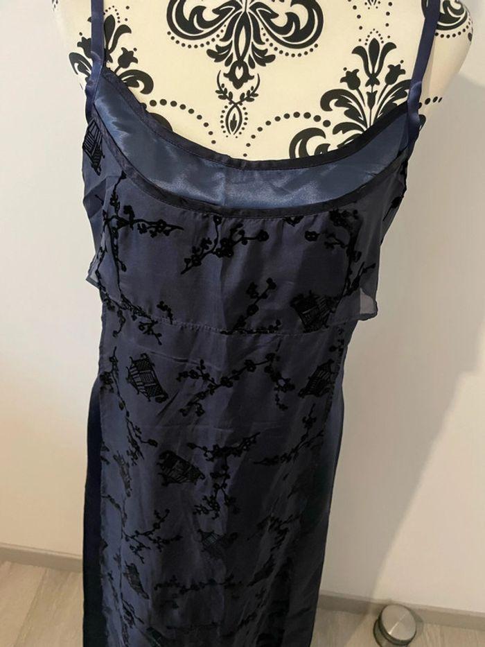 Robe de soirée à bretelles bleu marine en satin doublé motif noir suédine taille 40 - photo numéro 6