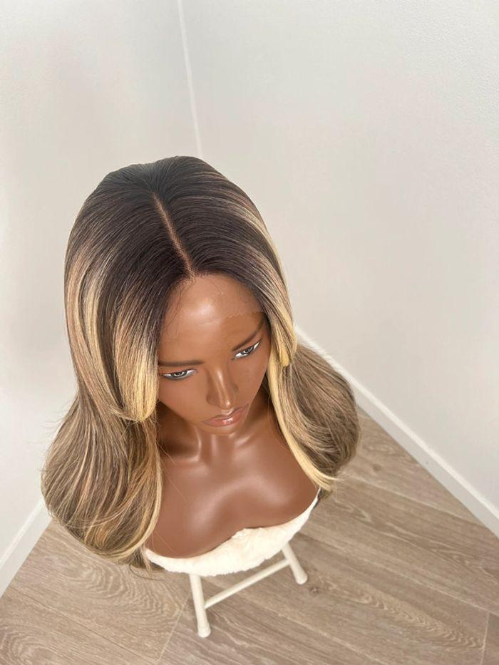 Perruque blonde lace frontal avec frange rideaux - photo numéro 13