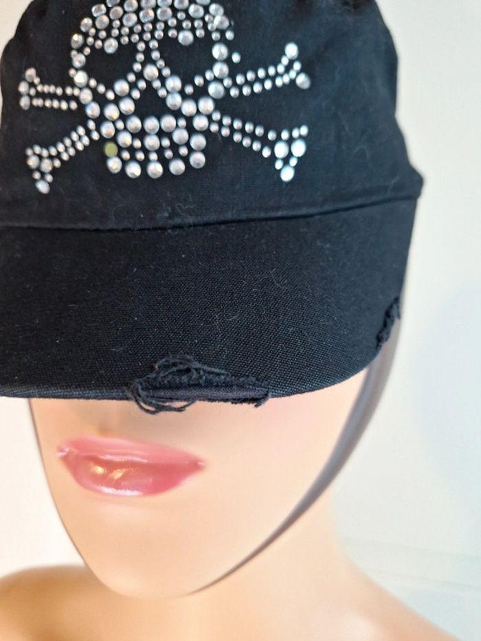 Casquette noire effet usé motif  tête de mort en strass - photo numéro 5