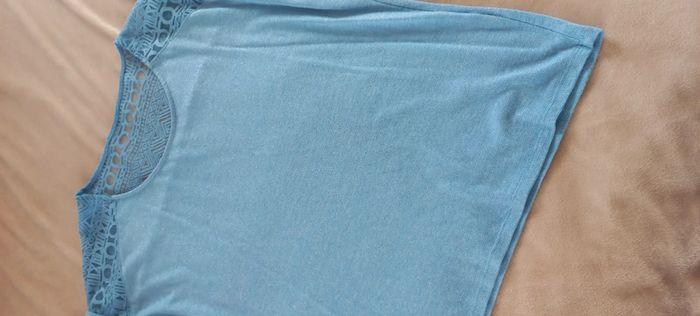 Beau tee-shirt bleu pailleté, taille 42/44 - photo numéro 3