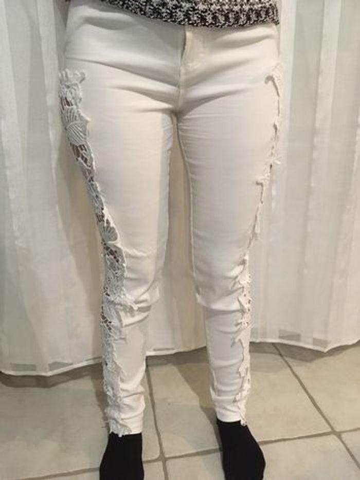 Pantalon blanc ajouré taille S - photo numéro 3