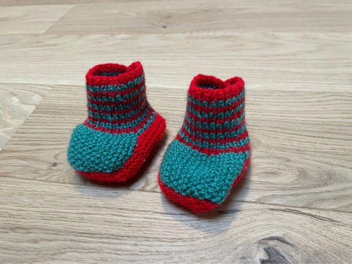 Chaussons fait main aux couleurs de Noël - photo numéro 1