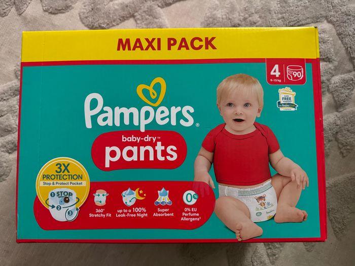 1 paquet de couches Pampers taille 4