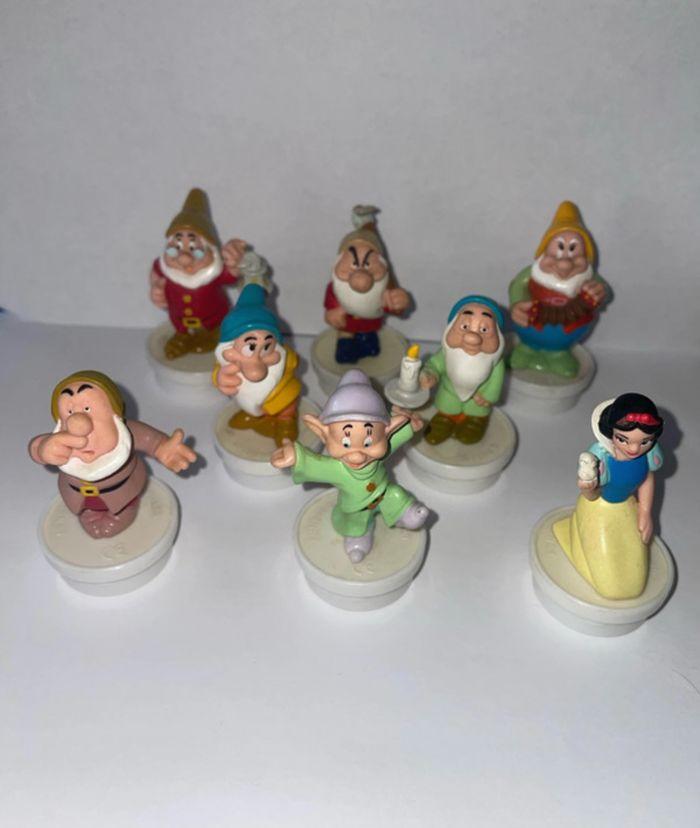 Lot figurines Disney blanche-neige et les sept nains nestle Smarties - photo numéro 1