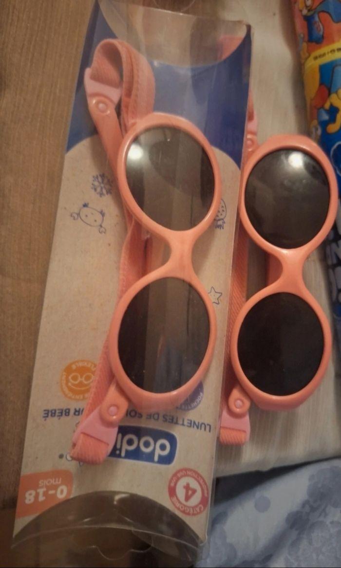 Deux paires de lunettes solaires fille bébé - photo numéro 1