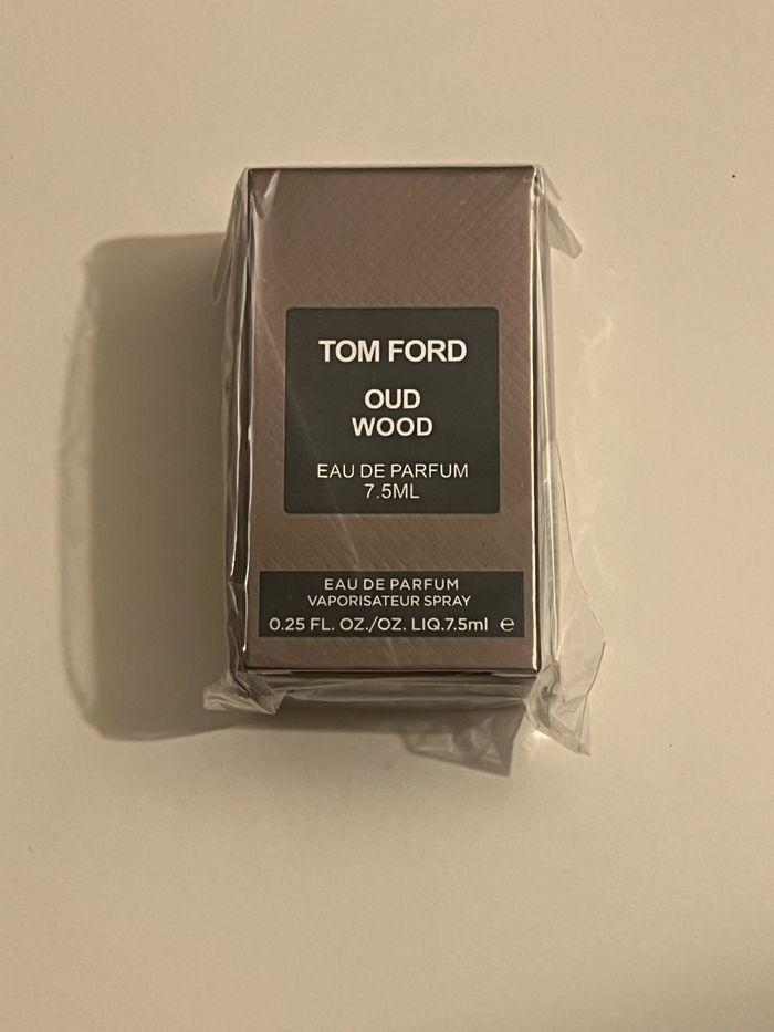 Parfum Tom Ford oud wood neuf sous blister 7,5ML - photo numéro 2