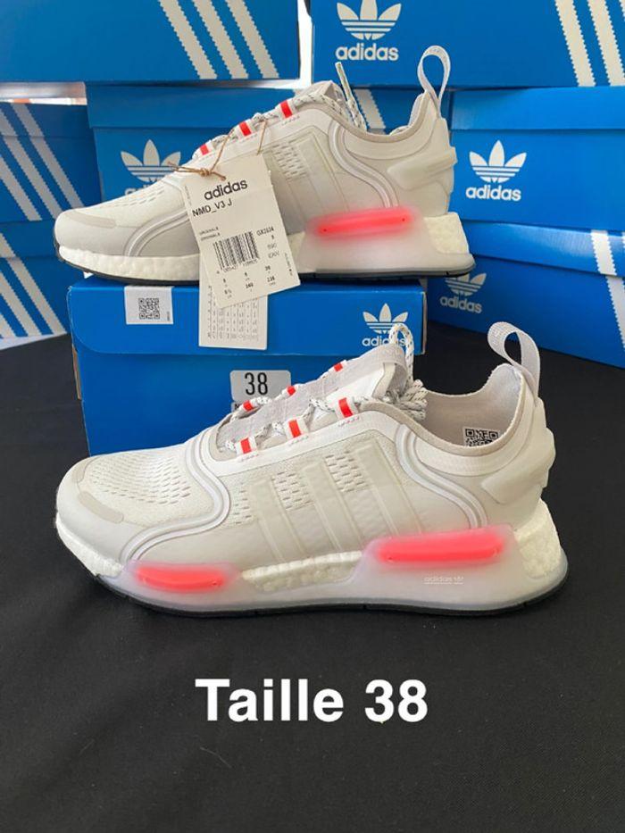 Baskets Adidas NMD V3 38 - photo numéro 1