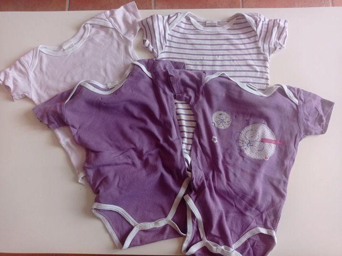 Lot 4 body taille 12 mois