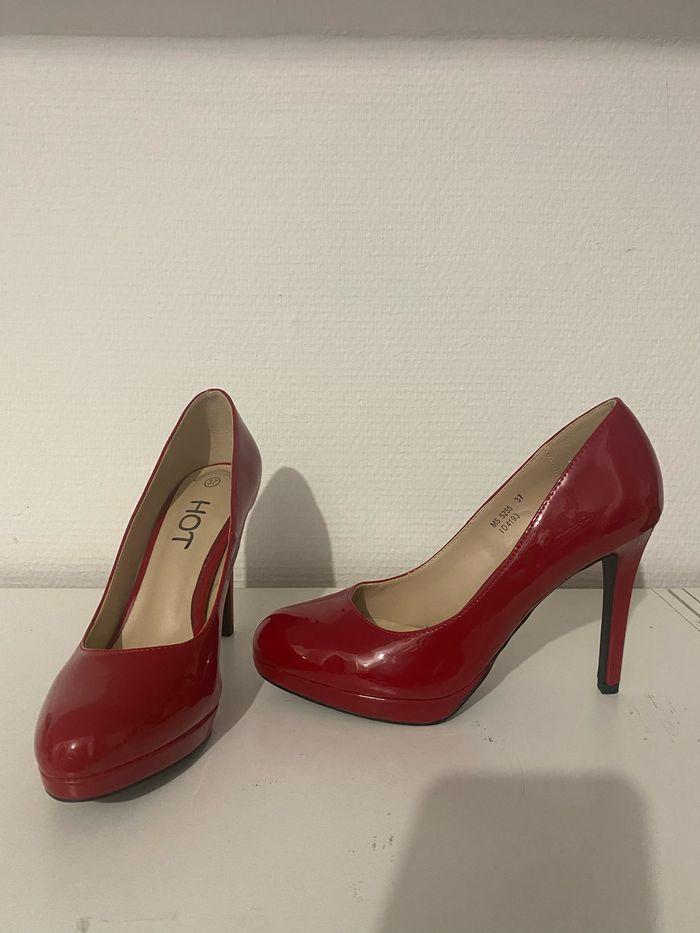 Chaussure rouge vernis - photo numéro 1