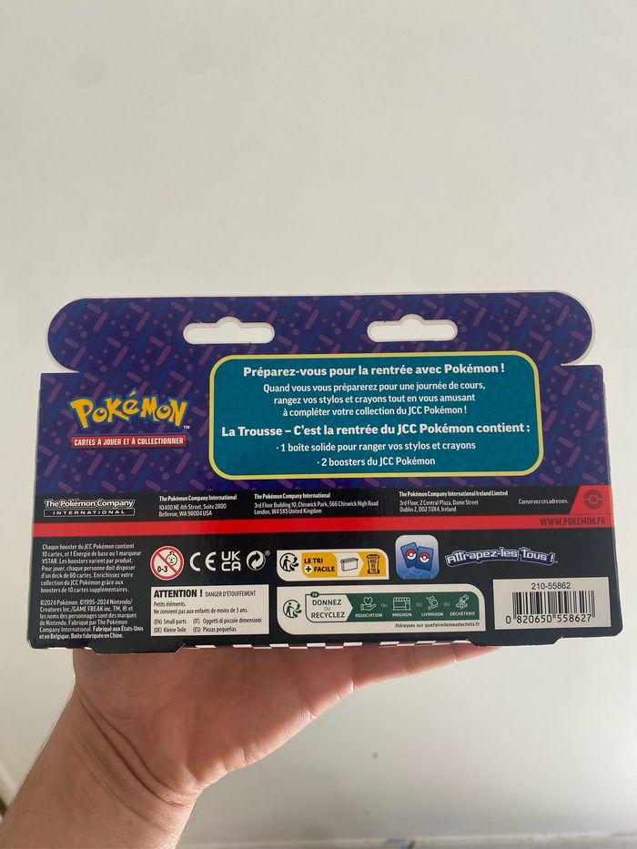 Trousse en métal + 2 boosters Pokémon - photo numéro 2