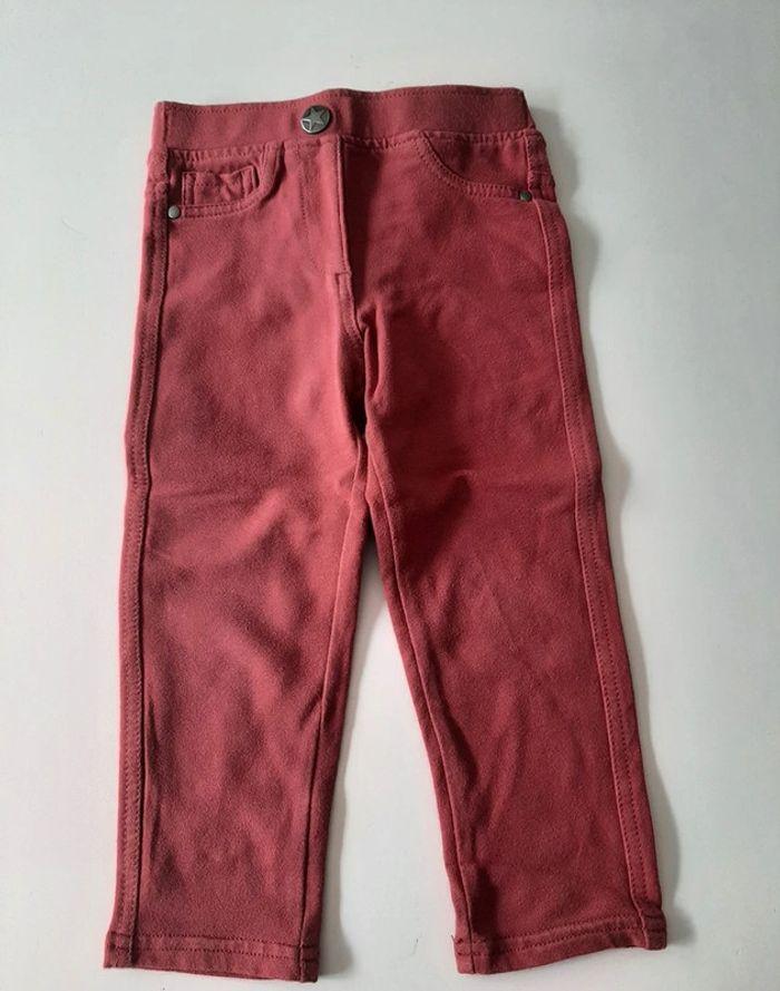 Jean sans marque bordeaux taille 3 ans / 98 cm - photo numéro 1