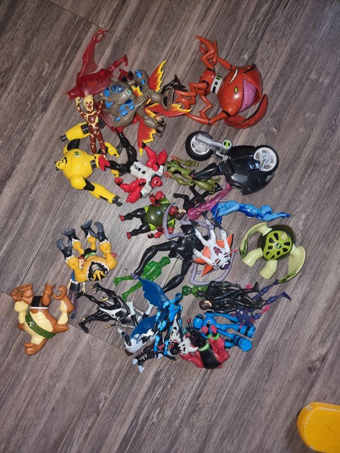 Gros lot de 30 figurine ben 10 2008 bandai